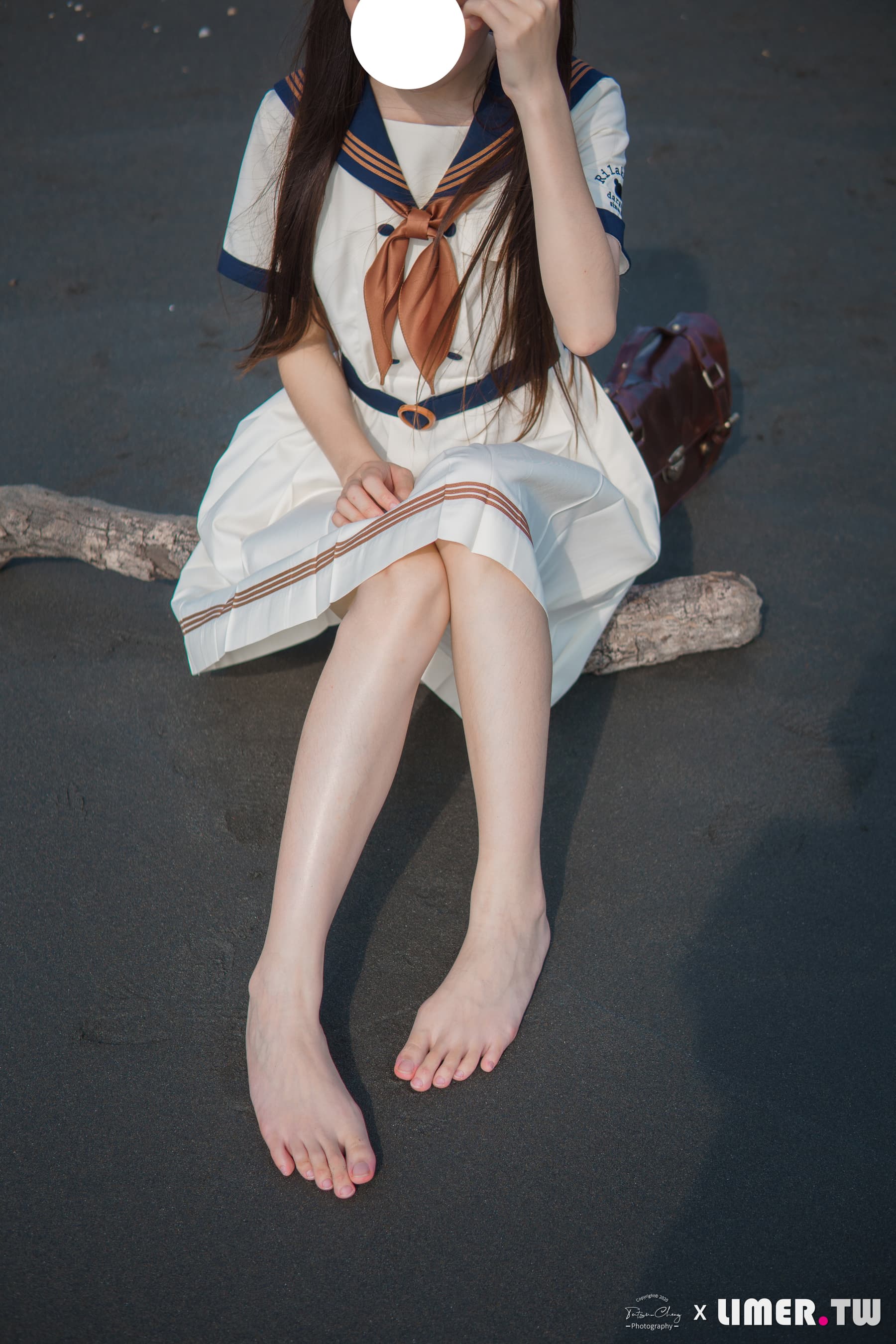 NO.050 海蓝 白皙希腊脚 JK盛夏服海边戏水 – [Limerence] - 喵图录