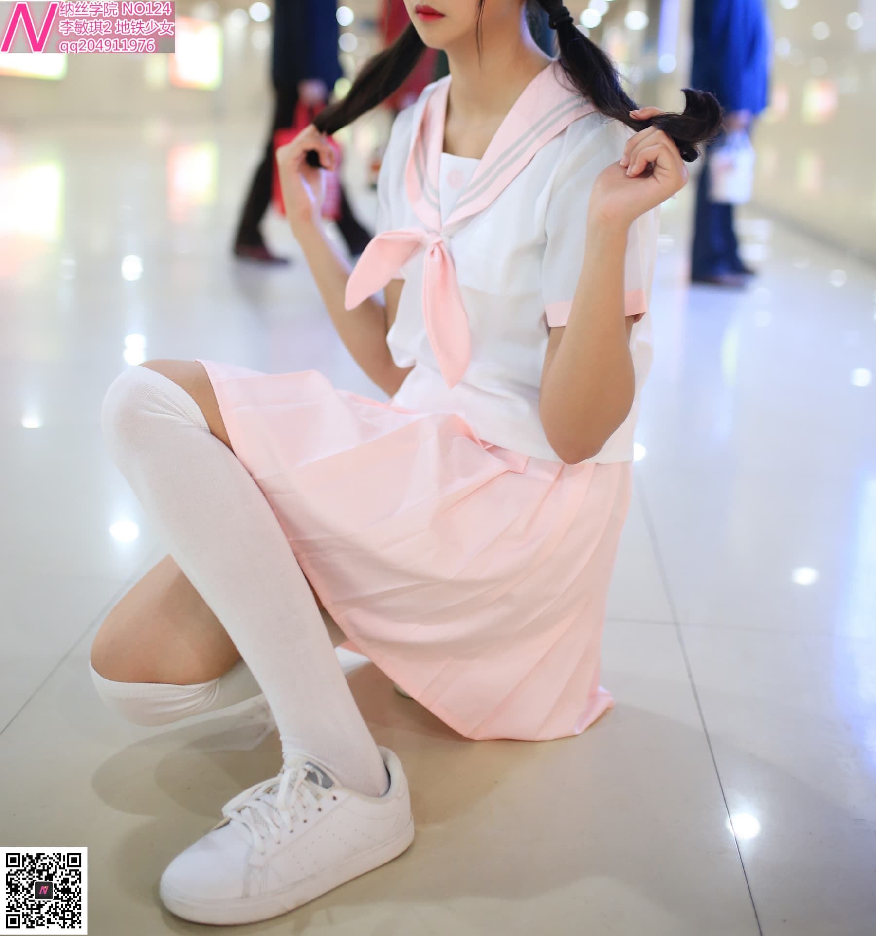 NO.124 张诗敏地铁少女白丝袜肉色丝袜 – [纳丝摄影] - 喵图录