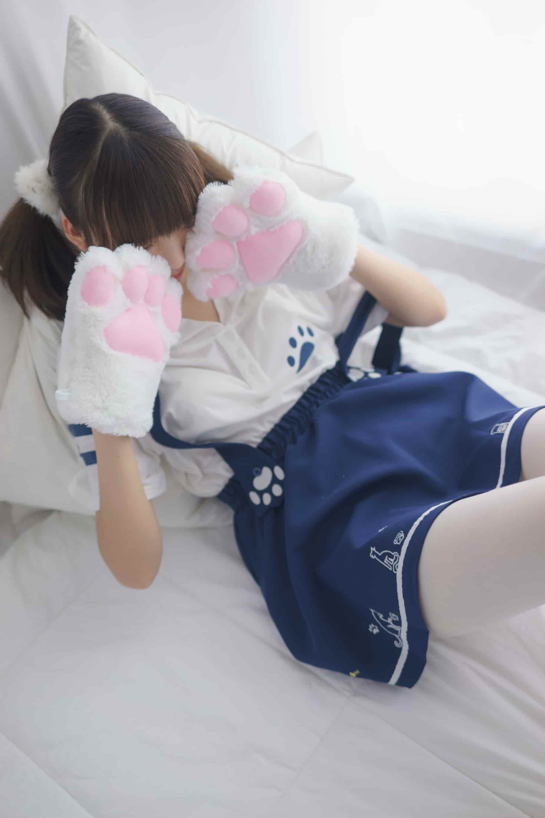 VOL.005可爱熊女孩白丝 – [喵写真] - 喵图录