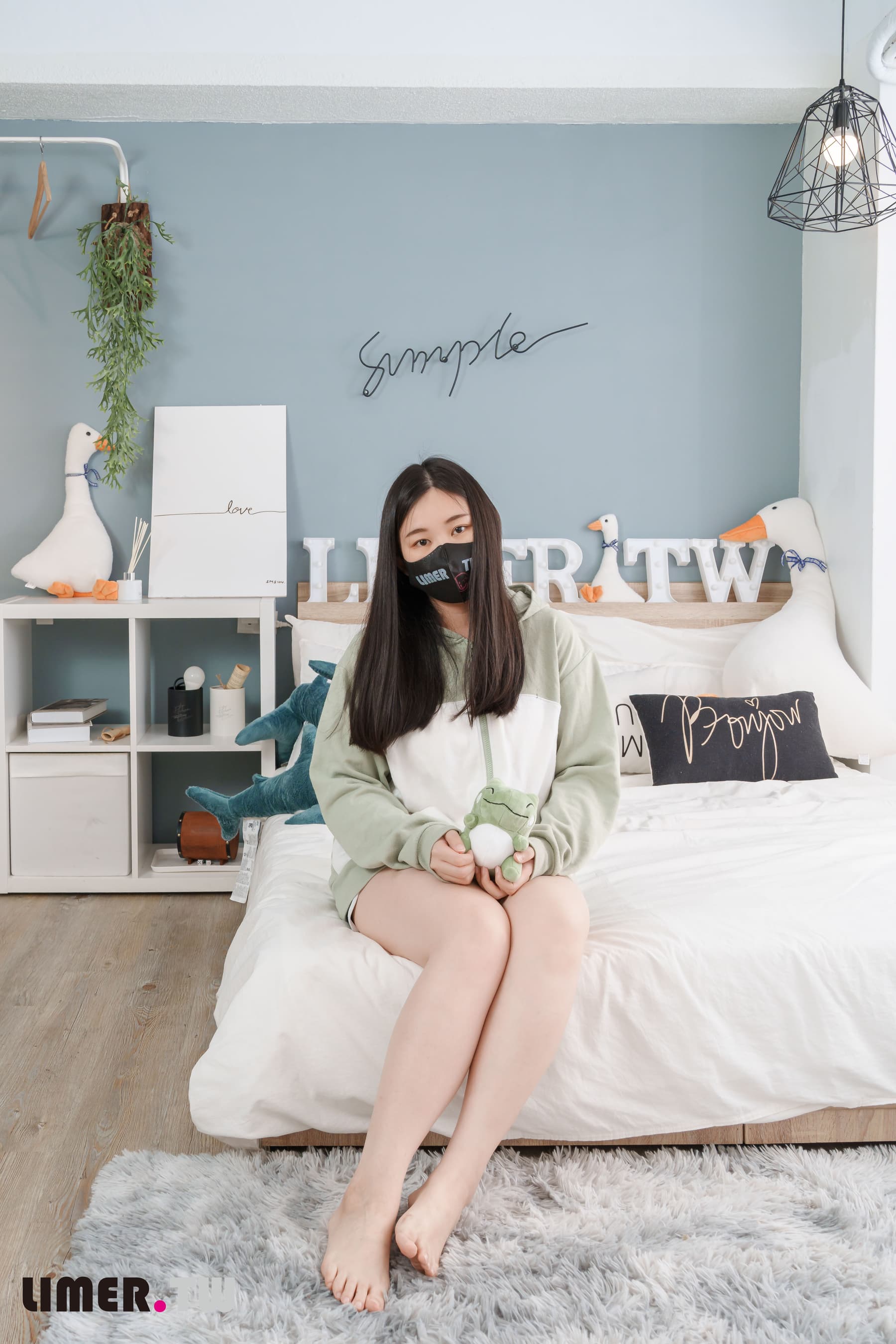 NO.032 BiBi足盒激萌替身VS脚底TK – [Limerence] - 喵图录
