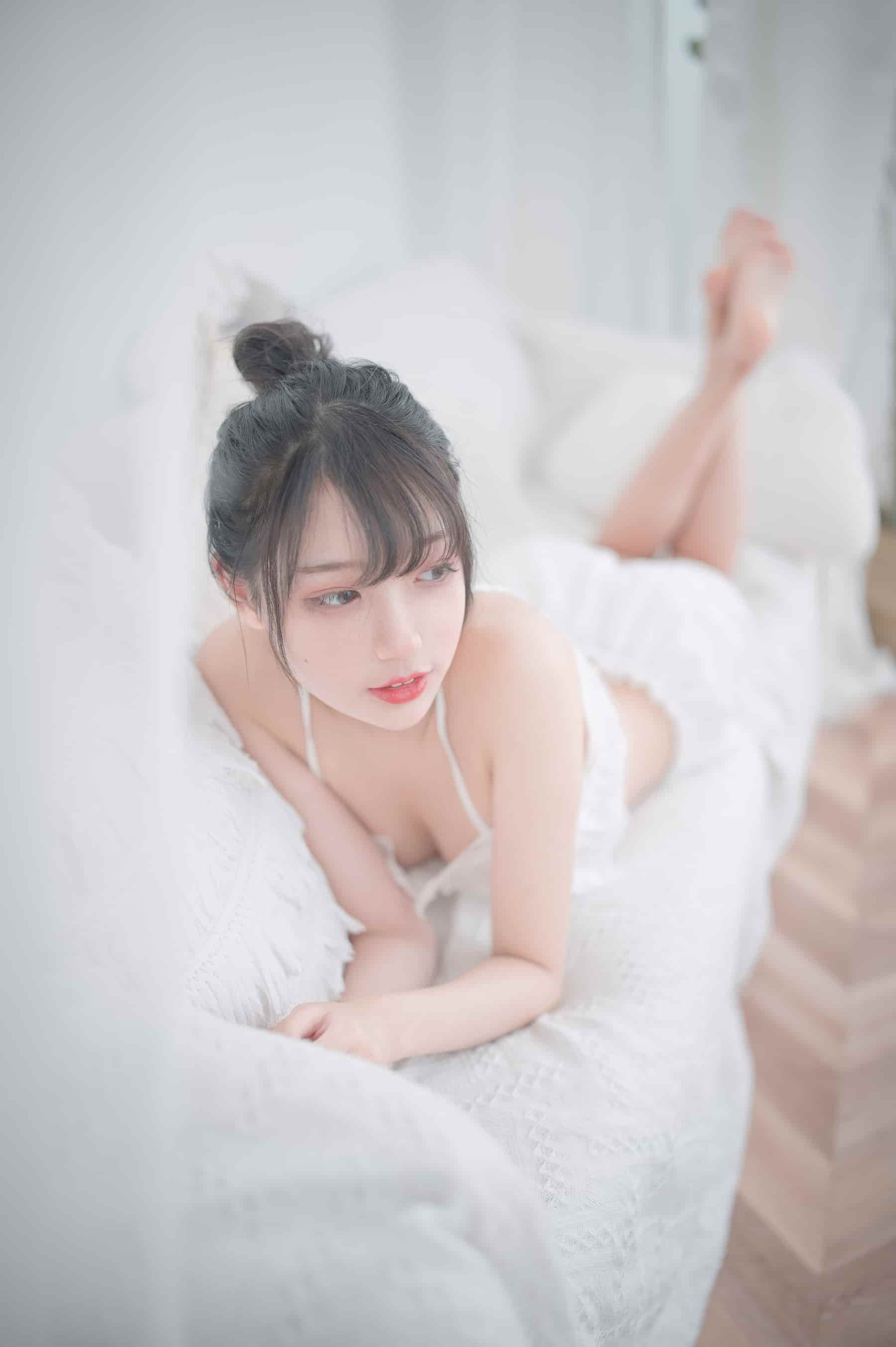 NO.016 白色睡衣 – [周叽是可爱兔兔] - 喵图录