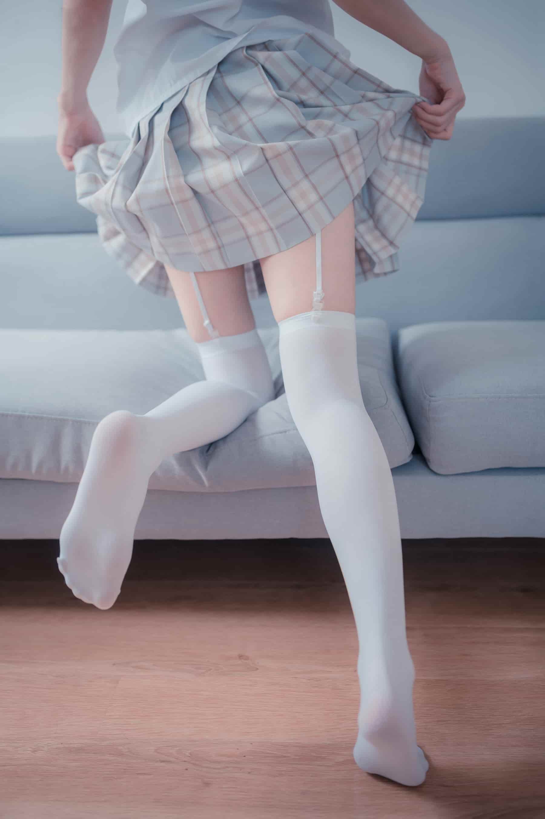 NO.065 格子裙吊带白丝 – [风之领域] - 喵图录