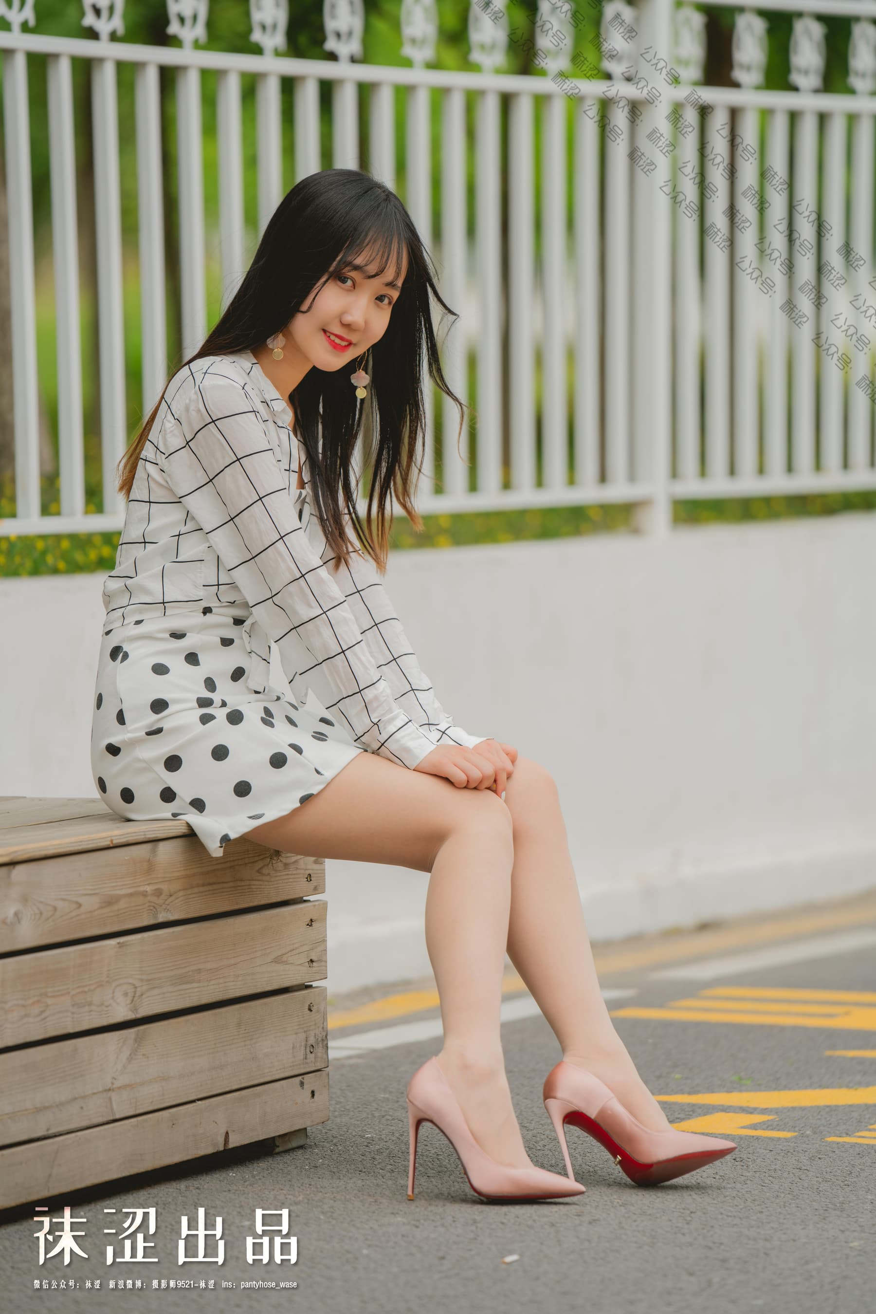 NO.064 064 女粉丝脸脸 超薄隐形肉丝和12cm的缎面高跟鞋 – [袜涩] - 喵图录